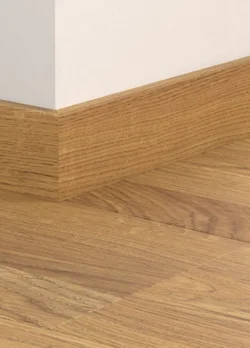 Sockel till laminatgolv - Elegant Oak, INGEN RETURRÄTT!