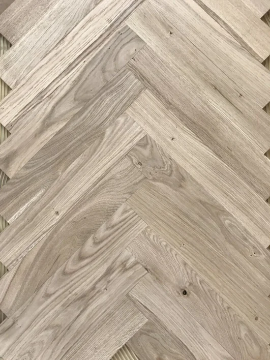 Sillbensparkett Ek Rustik med kvistar 16x68x408 mm. - REA