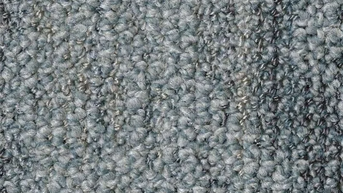 8915