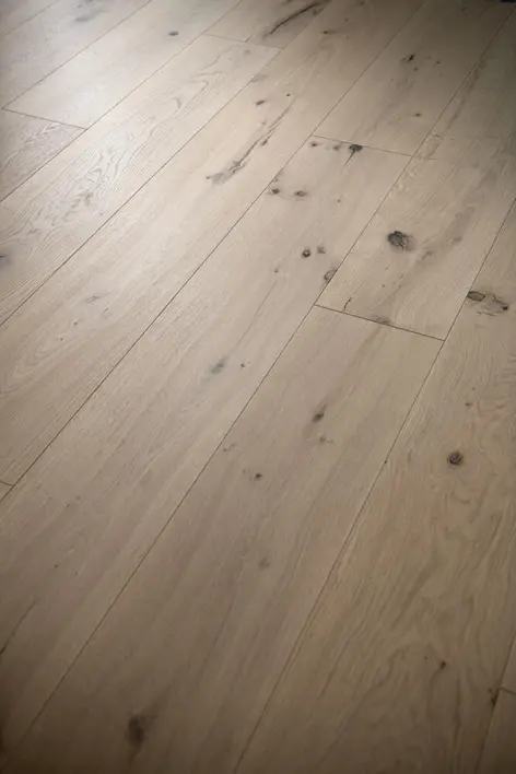 Trägolv - Ek Herregårdsplank 260 mm. Borstad Invisible mattlack